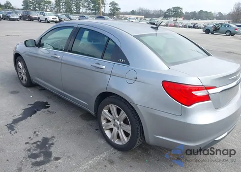 2013 Chrysler 200 Touring z USA, uszkodzony, nr VIN 1C3CCBBB0DN614798
